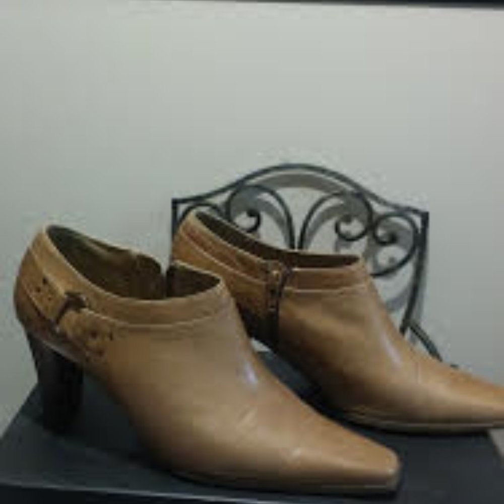 liz claiborne ankle boot